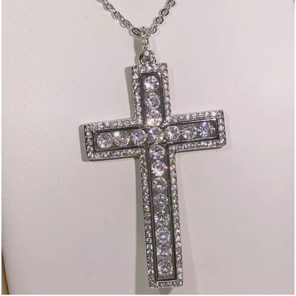 Jewelry - ✝️ Beautiful Sparkling Zircon Cross Pendant Necklace